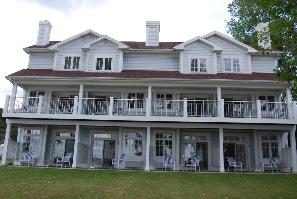 The French Country Inn Лейк Дженива Экстерьер фото